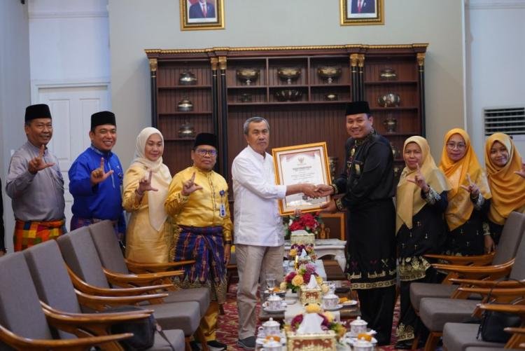Keren! MAN 1 Kuansing Raih Peringkat Satu Perpustakaan Terbaik Nasional