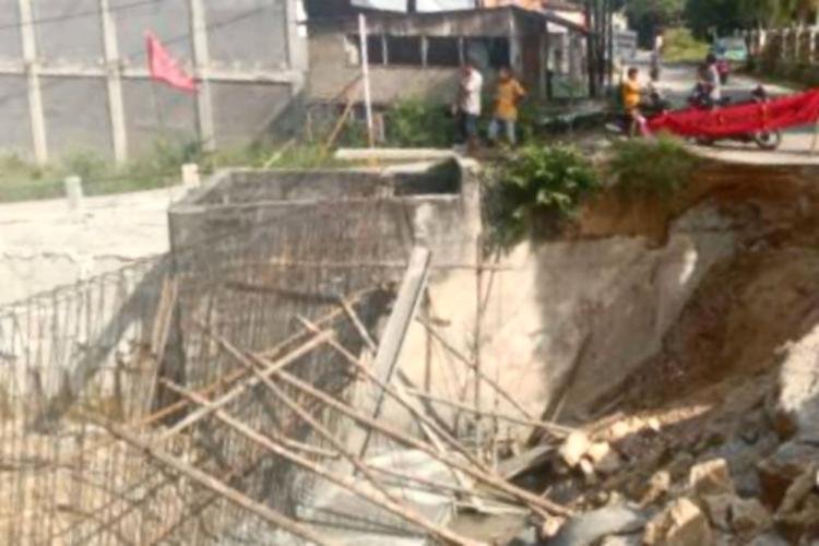 Dinas PUPR Pekanbaru Perbaiki Jalan Pastoran Rumbai yang Amblas