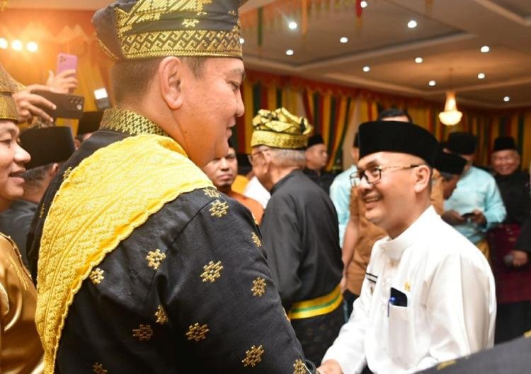 Dianugrahi Gelar Adat, Pj Bupati Kampar Berikan Ucapan Selamat Kepada Kapolda Riau