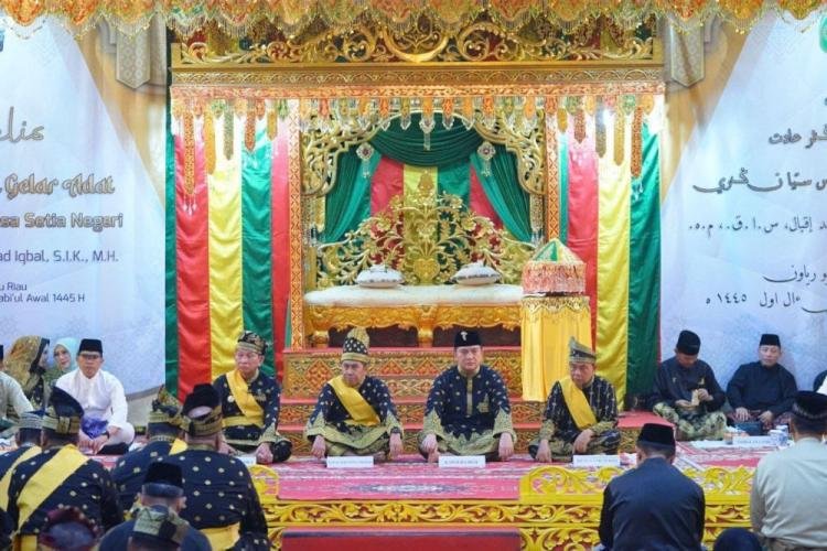 Kapolda Riau Irjen Pol Muhammad Iqbal Resmi Diberi Gelar Datuk Seri Jaya Perkasa Setia Negeri
