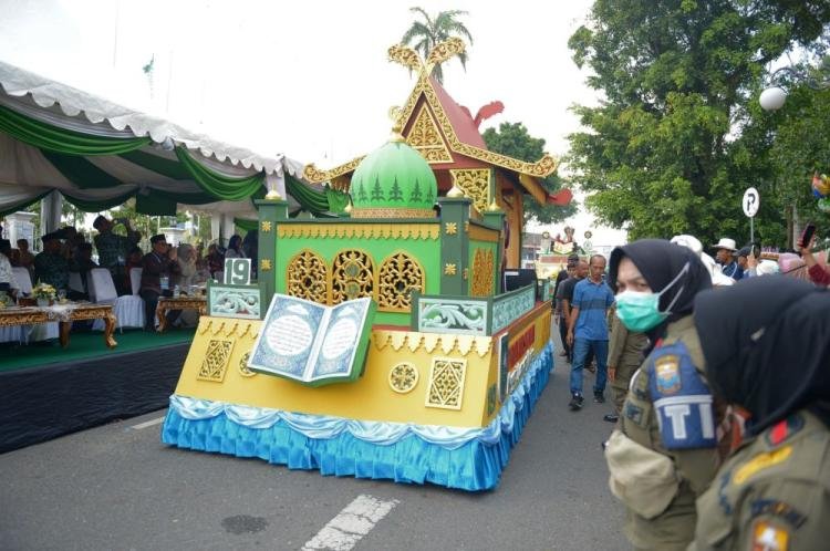Riau Juara 1 Lomba Mobil Hias Pawai Taaruf STQH Nasional di Jambi