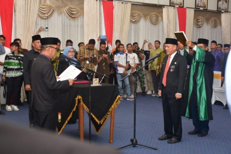 Pj Bupati Lantik Hambali Sebagai Sekda Kampar