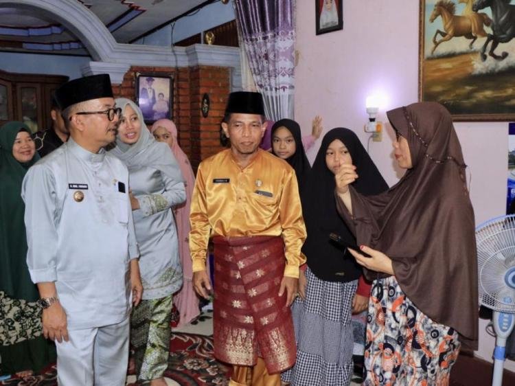 Pj Bupati Kampar Tinjau Kafilah MTQ untuk Berikan Semangat