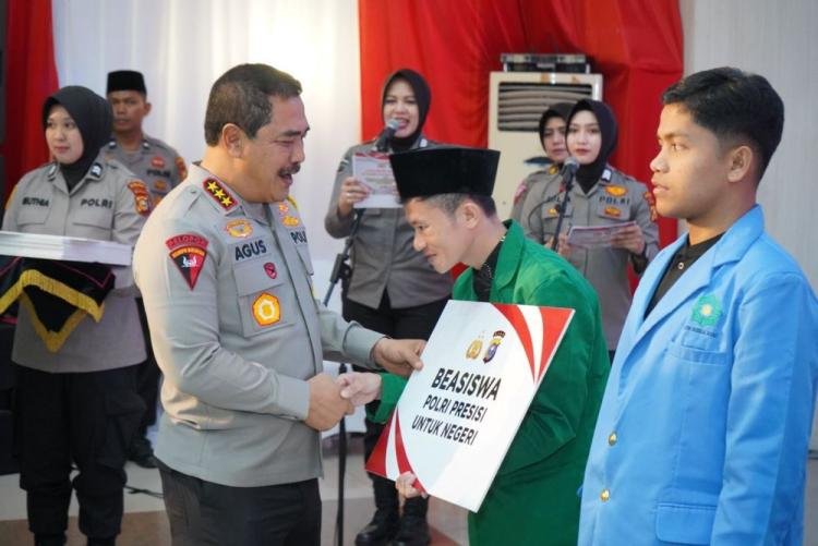 150 Mahasiswa Terima Beasiswa dari Wakapolri, Ini Kata Ketua Dewan Pendidikan Riau