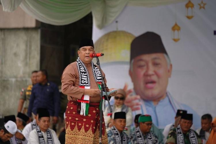 Gubernur Edy Nasution Berikan 1 Tiket Umroh Gratis