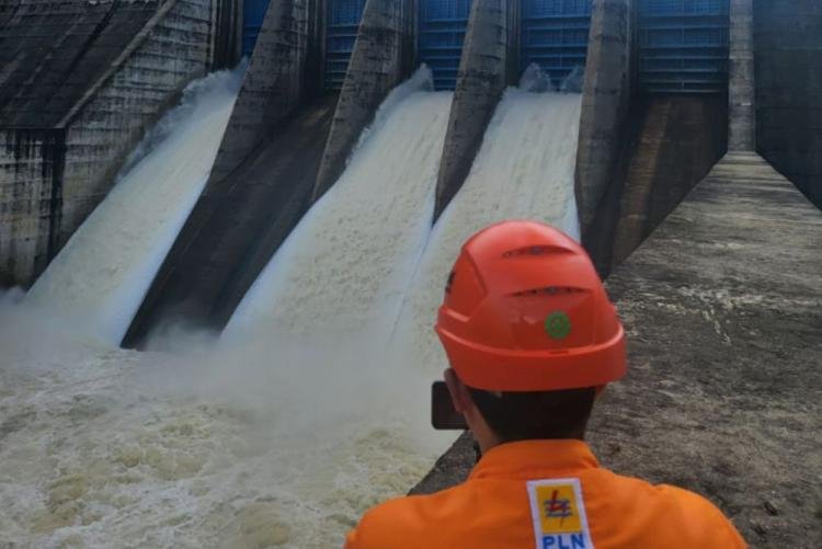 3 Pintu Pelimpahan PLTA Koto Panjang Masih Dibuka