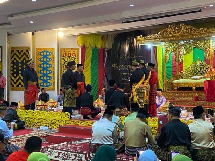 Tengku Heriyanto Resmi Dilantik Jadi Panglima Perdana Tameng Adat LAMR Provinsi Riau