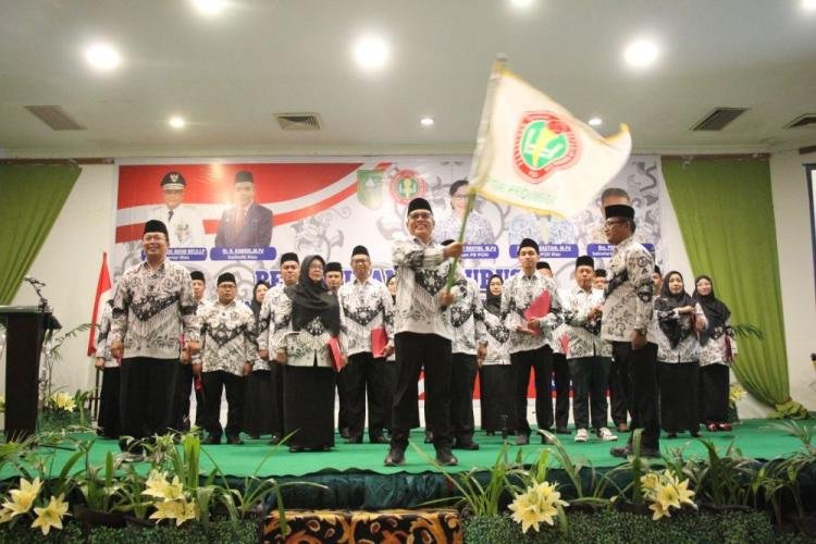 Dr Adolf Bastian Pimpin PGRI Riau, Ini Susunan Pengurusnya