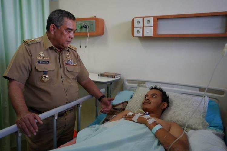 Gubernur Riau Kunjungi Arbi Korban Erupsi Gunung Marapi