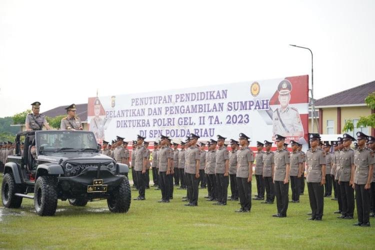 Lantik 300 Bintara Lulusan SPN Pekanbaru, Irjen Iqbal: Lindungi Masyarakat Sepenuh Jiwa Raga