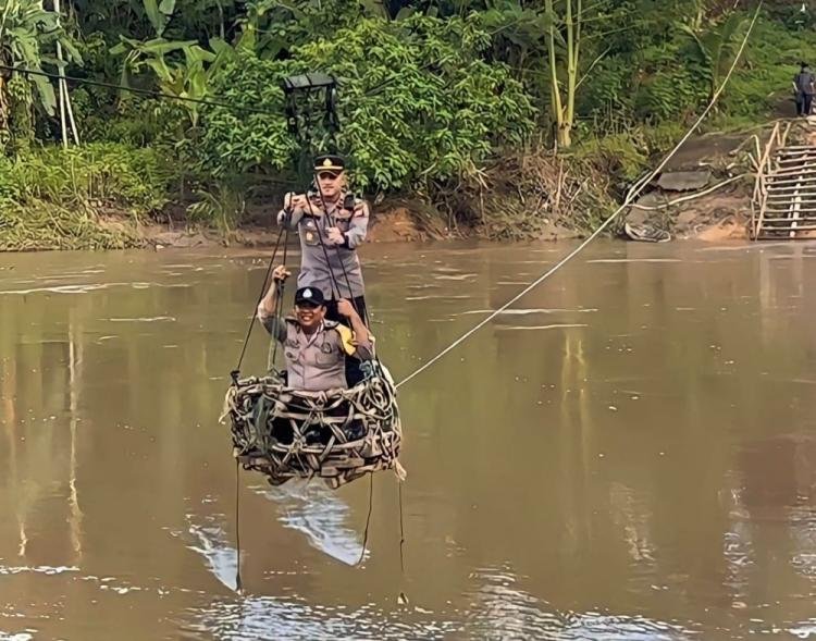 Polisi di Rohul Pakai 