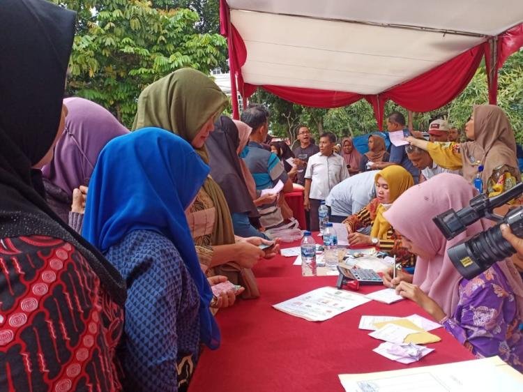 Pasar Murah Digelar Pemprov Riau Langsung Diserbu Warga