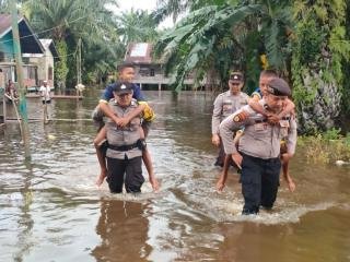 BPBD Riau Kirim Logistik Makanan ke Empat Daerah Terdampak Banjir
