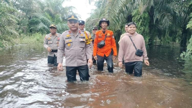 BPBD Distribusikan 10 Tenda Pengungsian untuk Evakuasi Koban Banjir