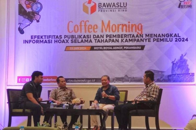 Bawaslu Riau Ngopi Pagi Bareng Puluhan Wartawan