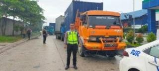 Personel Sat PJR Polda Riau Kawal Distribusi Logistik Pemilu ke Pekanbaru
