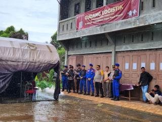 Polres Rohil Kawal Proses Pelipatan Surat Suara Pemilu di Gudang Logistik