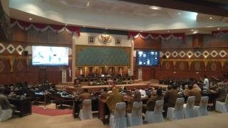 Rapat Paripurna, DPRD Riau Sampaikan Pengumuman Reses
