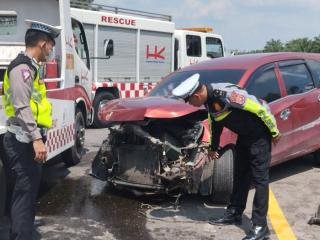 Minibus Tabrak Pembatas Jalan Tol Pekanbaru-Dumai, Begini Kondisinya