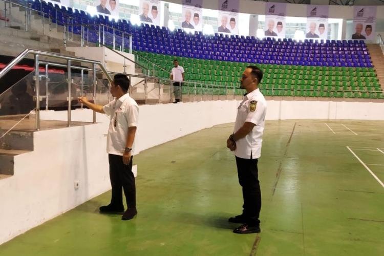 Diam-diam, Kadispora Riau Cek Listrik dan Kebersihan Kawasan Stadion Rumbai
