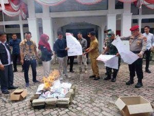 KPU Kuansing Musnahkan 350 Lembar Surat Suara