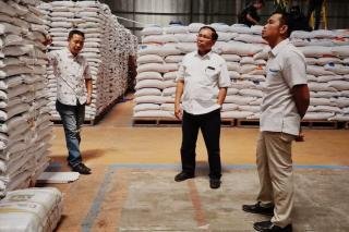 Polda Riau Cek Stok Bahan Pokok di Gudang Bulog, Ini Hasilnya
