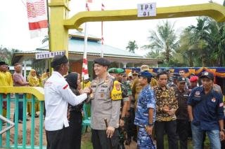 Jenderal Bintang 2 Tinjau TPS di Pulau Terluar Riau, Semangati Petugas Pemilu