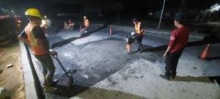 Usai Teremdam Banjir, Pemprov Riau Perbaiki Jalan Sudirman Ujung yang Rusak