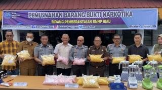 BNNP Riau Sita Ribuan Butir Ekstasi Merek Firaun dan Corona
