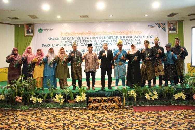 Ketua Yasrah Prof Irwan Effendi Lantik Wakil Dekan di Lingkungan Unilak
