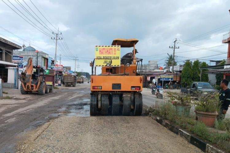 Pemprov Riau Gesa Perbaikan Ruas Jalan Cerenti-Air Molek