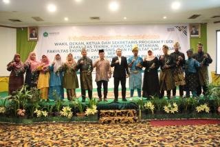 Ketua Yasrah Prof Irwan Effendi Lantik Wakil Dekan di Lingkungan Unilak