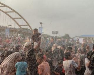 Ribuan Warga Pekanbaru Tumpah Ruah Ikuti Petang Belimau di Tepian Sungai Siak
