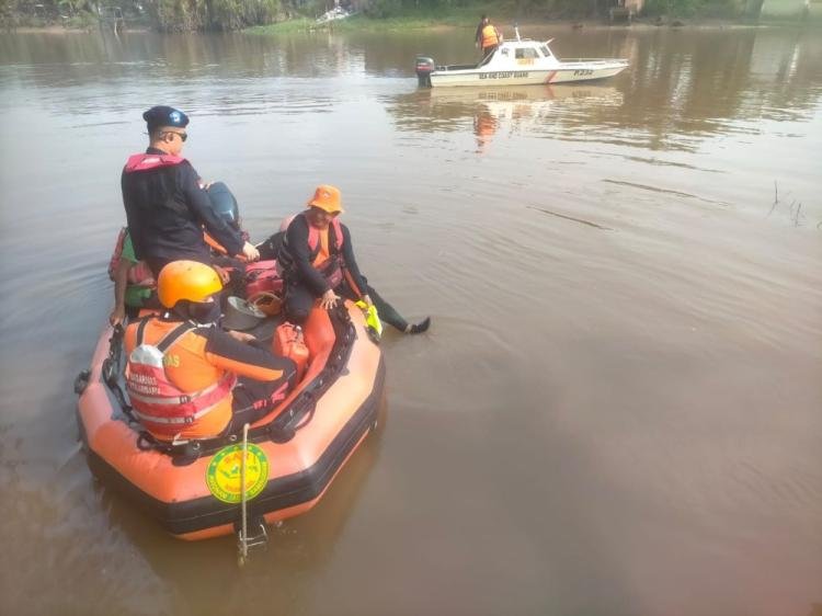 Tim SAR Gabungan Temukan Anak yang Tenggelam di Sungai Siak
