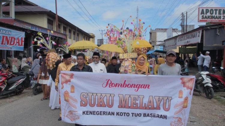 Ada Arak-arakan dan Pencak Silat di Rayo Onom di Kuansing