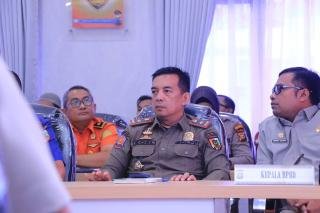 Satpol PP Pekanbaru Segera Tertibkan Tiang Reklame Ilegal
