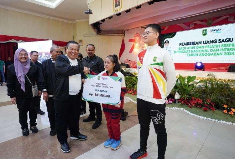 Pemprov Riau Salurkan Bonus kepada Atlet dan Pelatih, Ketua NPC Riau Ucapkan Terima Kasih