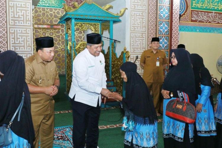Bupati Siak Lepas 300 Jemaah Haji
