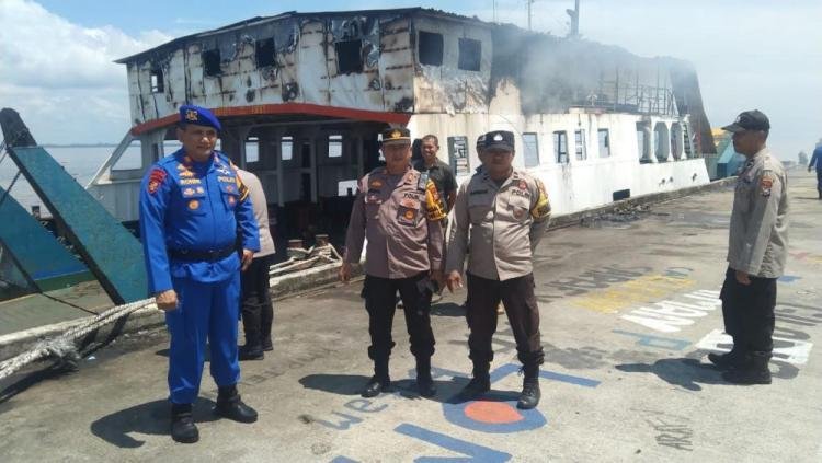 Bersandar di Dermaga Bengkalis, Kapal Roro Terbakar saat Perbaikan