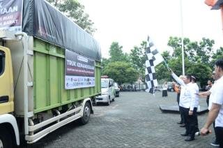 Asisten I Setdaprov Riau Lepas Keberangkatan Truk Bantuan Kemanusiaan Dompet Dhuafa Riau Untuk Sumbar