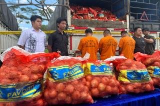 Polda Riau Gagalkan Penyelundupan Bawang Bombay Tujuan Jakarta Timur