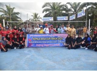 Pj Bupati Inhil Membuka Turnamen Volly Ball Kepala Desa CUP Desa Air Balui Tahun 2024