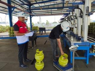 Hanya Cek Sampling 84 Tabung, Pertamina Pastikan Pengisian LPG Sesuai Standar