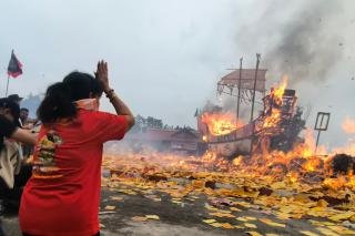Ritual Bakar Tongkang, Peruntungan Etnis Tionghoa Bagansiapiapi di Darat
