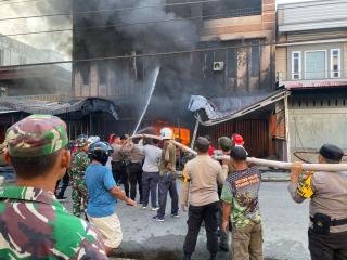 Ruko Penyimpanan BBM Pertalite dan Gas Elpiji di Meranti Terbakar