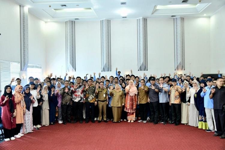 Bupati Kasmani Terima Mahasiswa Kukerta UNRI di Bengkalis
