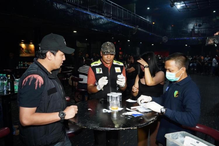 Pesta Narkoba di MP Club Pekanbaru, 7 Muda Mudi Diciduk Polisi
