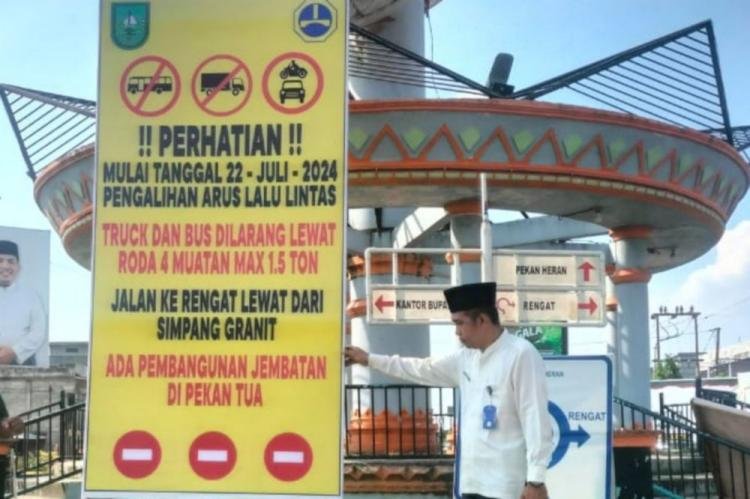 Hari ini, Perbaikan Jalan Abrasi di Desa Pekan Tua Inhil Dimulai, Kendaraan Besar Dialihkan