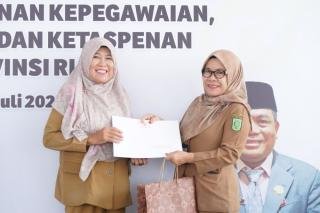 45 PNS Terima SK Pensiun dari Pemprov Riau