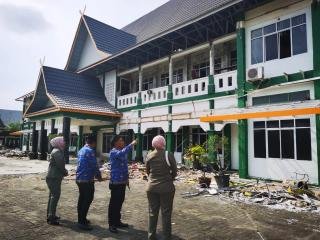 Bupati Asmar Tinjau Renovasi Kantor Bupati Meranti
